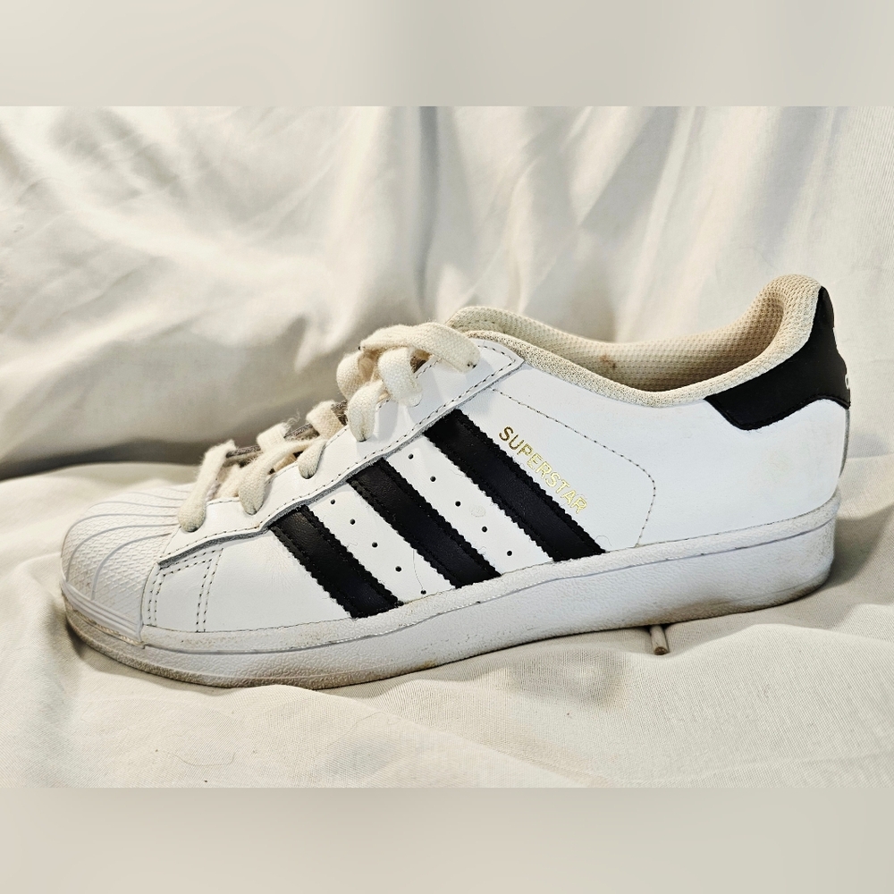 [Adidas] Superstar Classic White and Black Shell Toe Sneakers Size 4.5